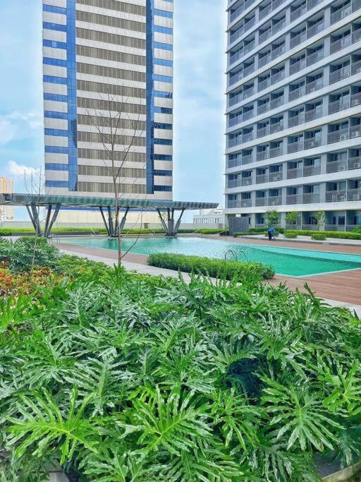 Balay Mulano At Fame Residences Mandaluyong City L With Balcony Pool View L 200Mbps Wifi Manila Exterior photo