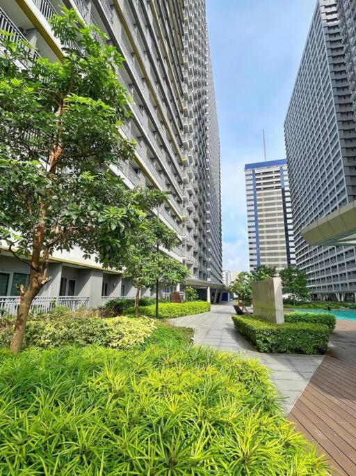 Balay Mulano At Fame Residences Mandaluyong City L With Balcony Pool View L 200Mbps Wifi Manila Exterior photo